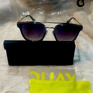 NWT Quay gry /smoke GET AWAY